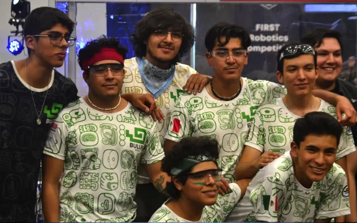 Jóvenes mexicanos avanzan en campeonato regional de robótica